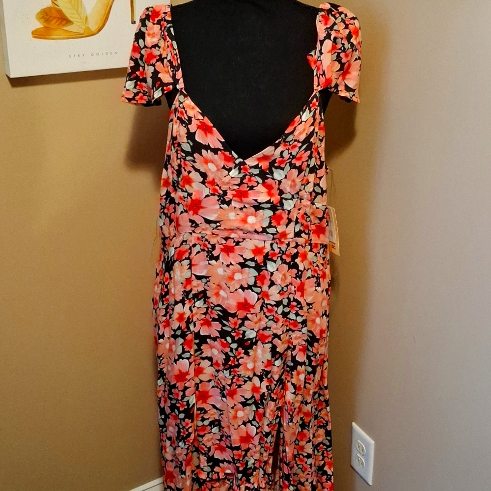 5/$25- NWT Rewind  Floral Dress